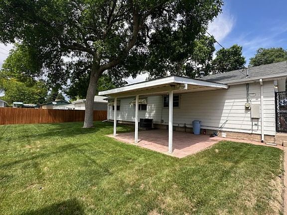 3rd image of 621 Westacres Ave