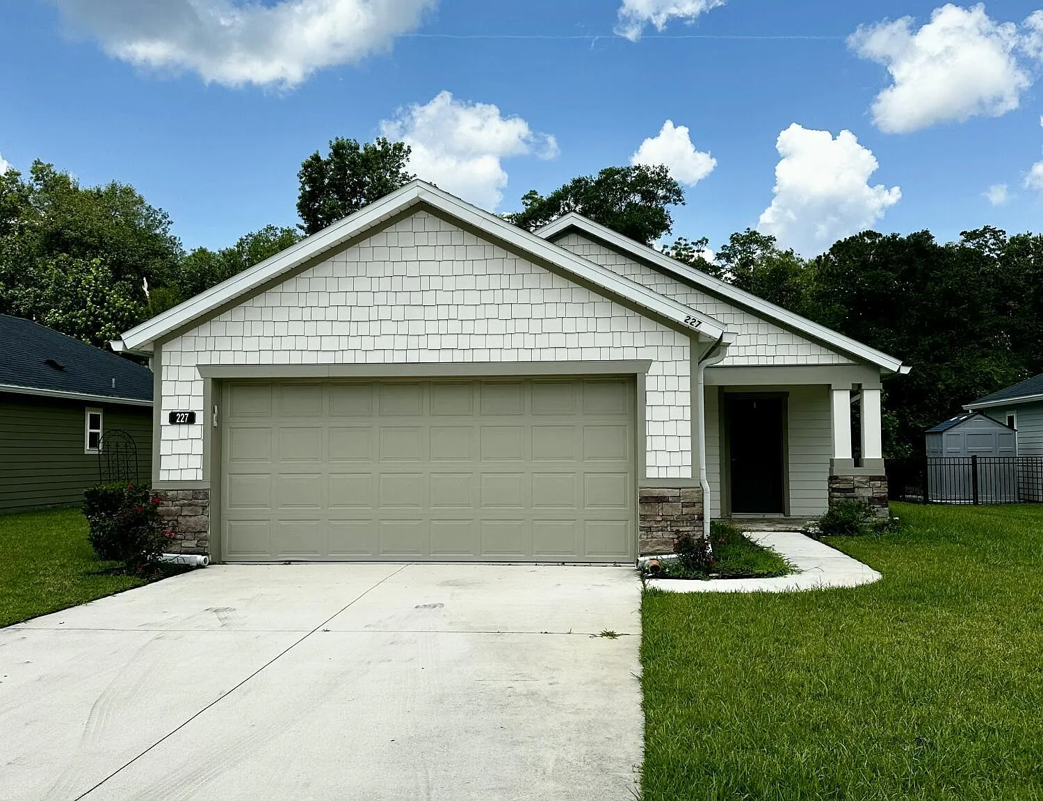 3 bed, 2.0 bath, 1299 sqft, $2,100 — Photo 1