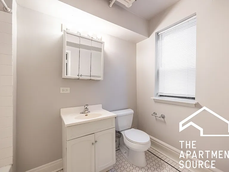 5736 N Winthrop Ave #1 — Photo 7