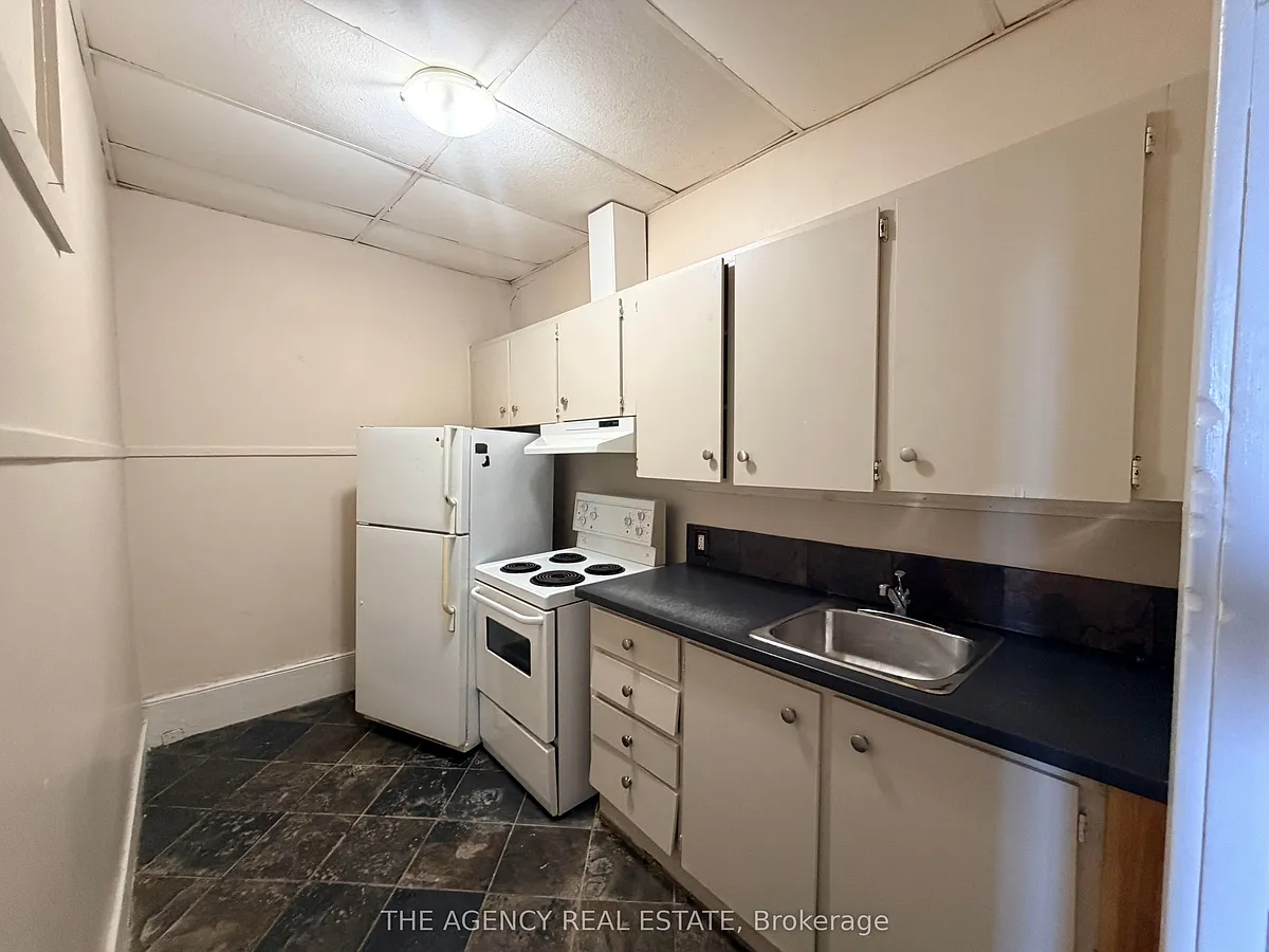 Building Photo - 268 Talbot St #9