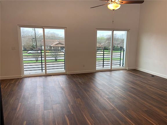 4th image of 7903 Brodie Ln #B