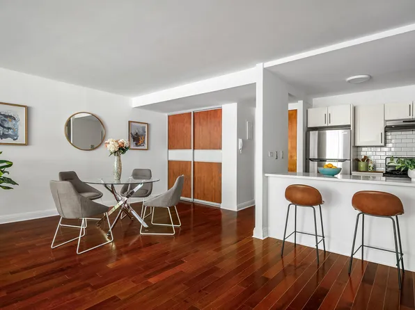 386 Columbus Avenue 2A image 3 of 8