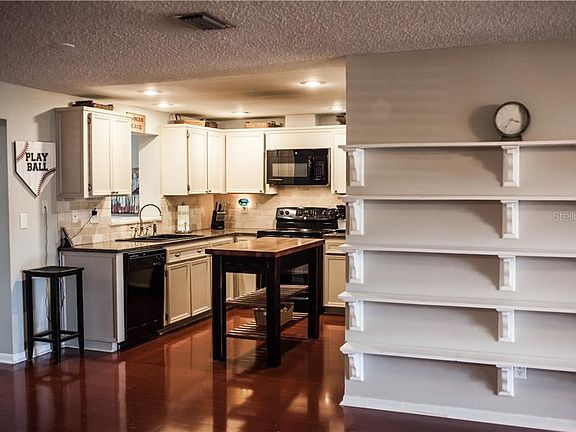 3rd image of 16122 Manorwood Cir