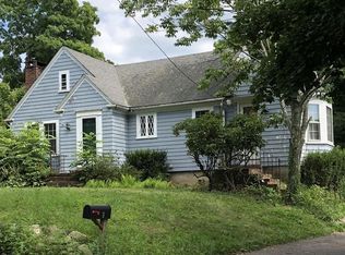 9 Maple St, Plainville, MA 02762