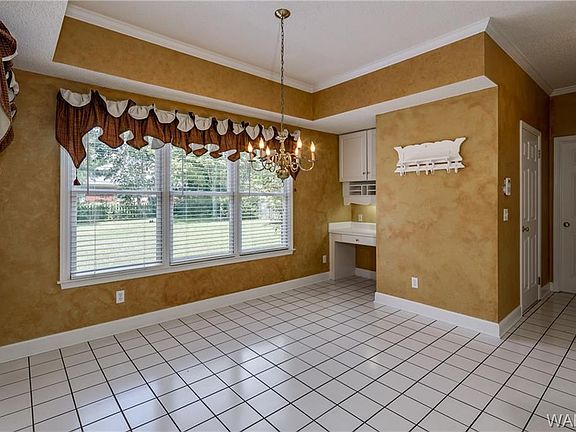 3rd image of 5931 Bradford Ln