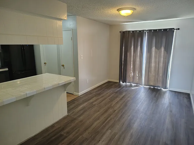 5101 Hunter Ave #7 — Photo 3
