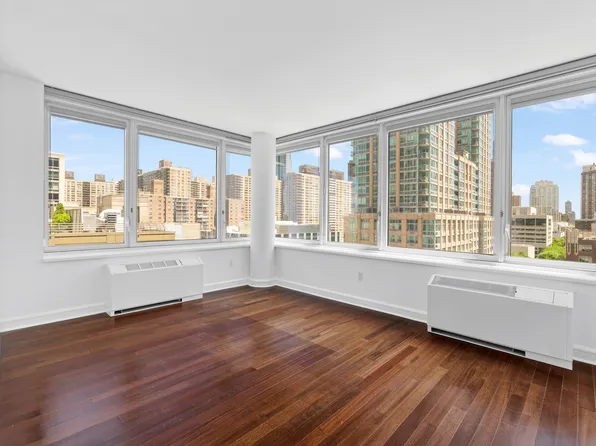 80 Riverside Boulevard image 11 of 22