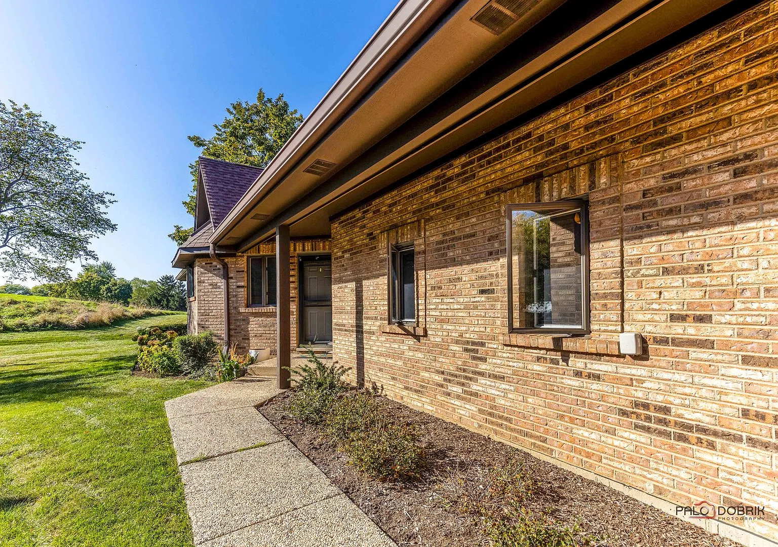 3 bed, 2250 sqft, $2,995 — Photo 4