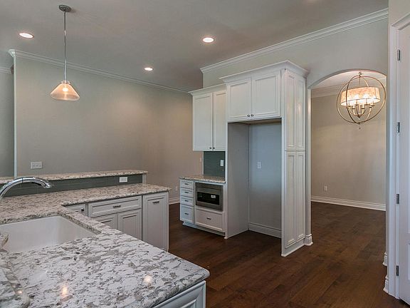 5th image of 18 Ryan Palmer Ln