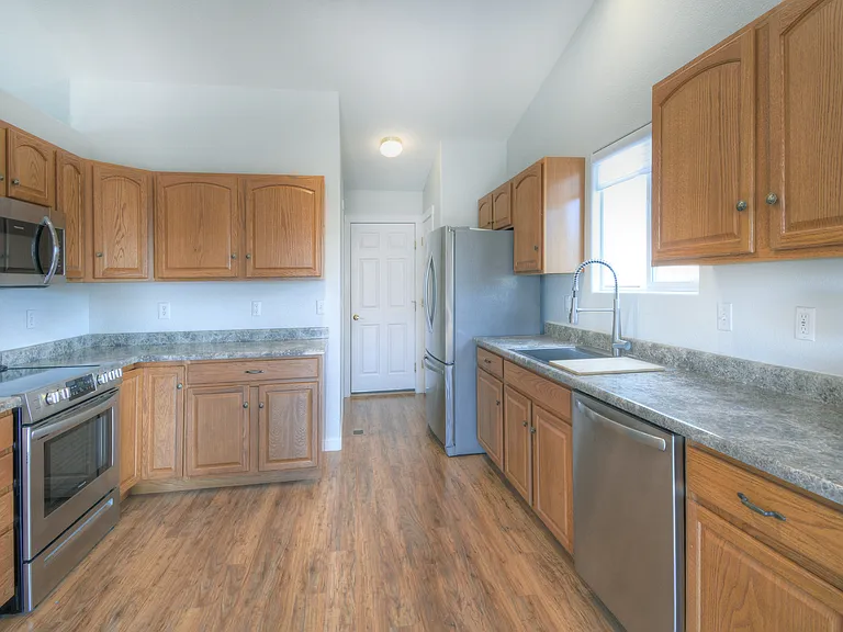 1325 Legend Oak Dr — Photo 2