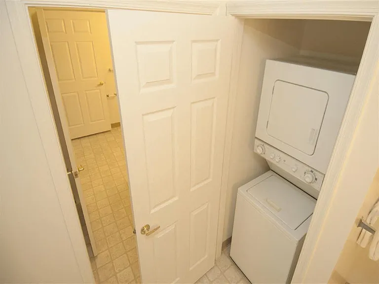 Kentlands Manor — Photo 22