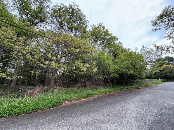 20 & 22 Grant Boulevard, Hampton Bays, NY 11946