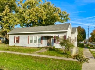 200 S 4th St SW, Clay City, IL 62824
