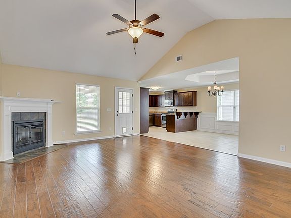 2nd image of 3144 Alexandria Dr