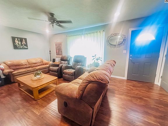4th image of 923 Green St
