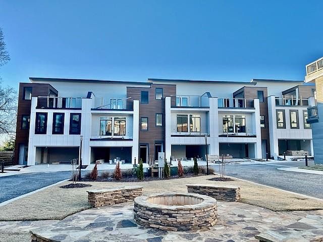 1st image of 334 Clarendon Ct
