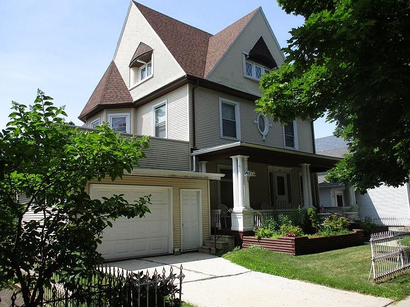 2nd image of 615 Saint Clair Ave