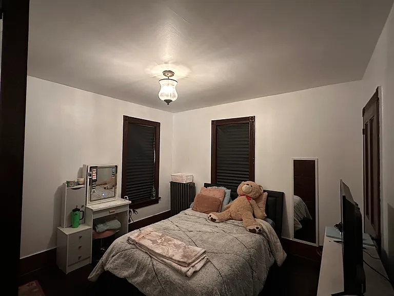 212 Lackawanna Ave — Photo 6