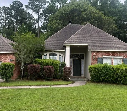 421 Greenfield Dr — Photo 1