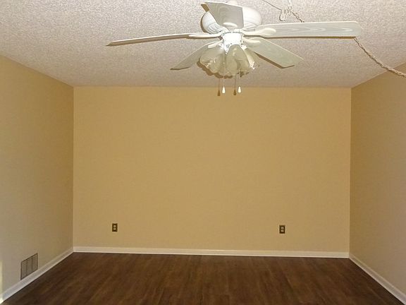 4th image of 589 Fairways Cir #A