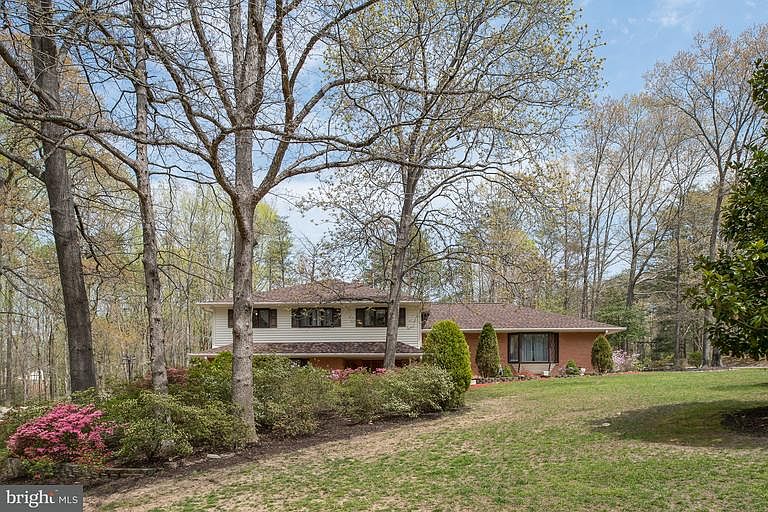 1st image of 213 Brookewood Dr