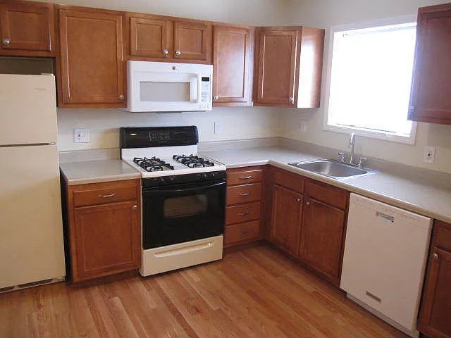 313 Whipple St — Photo 2