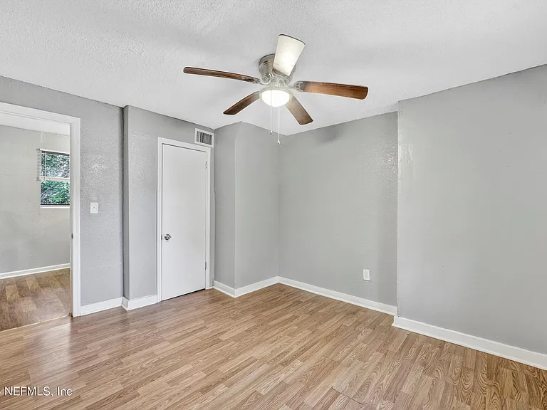 1722 W 30th St — Photo 25