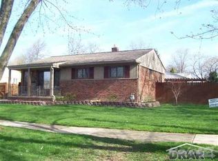 16818 Windermere Cir, Southgate, MI 48195