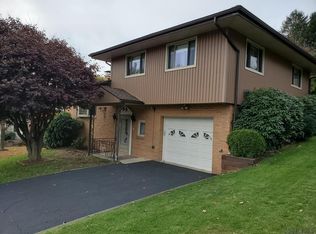 1392 Hillcrest Ct, Johnstown, PA 15905