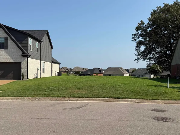 205 Saint Andrews Dr #56A, Oakland, TN 38060