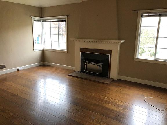 3rd image of 1121 Paloma Ave APT 2