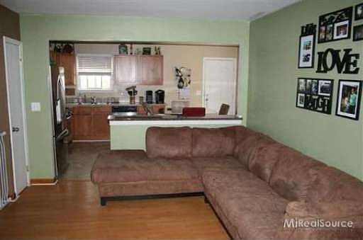 3rd image of 22511 Dorion St