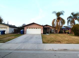 1100 Hazelnut St, Wasco, CA 93280
