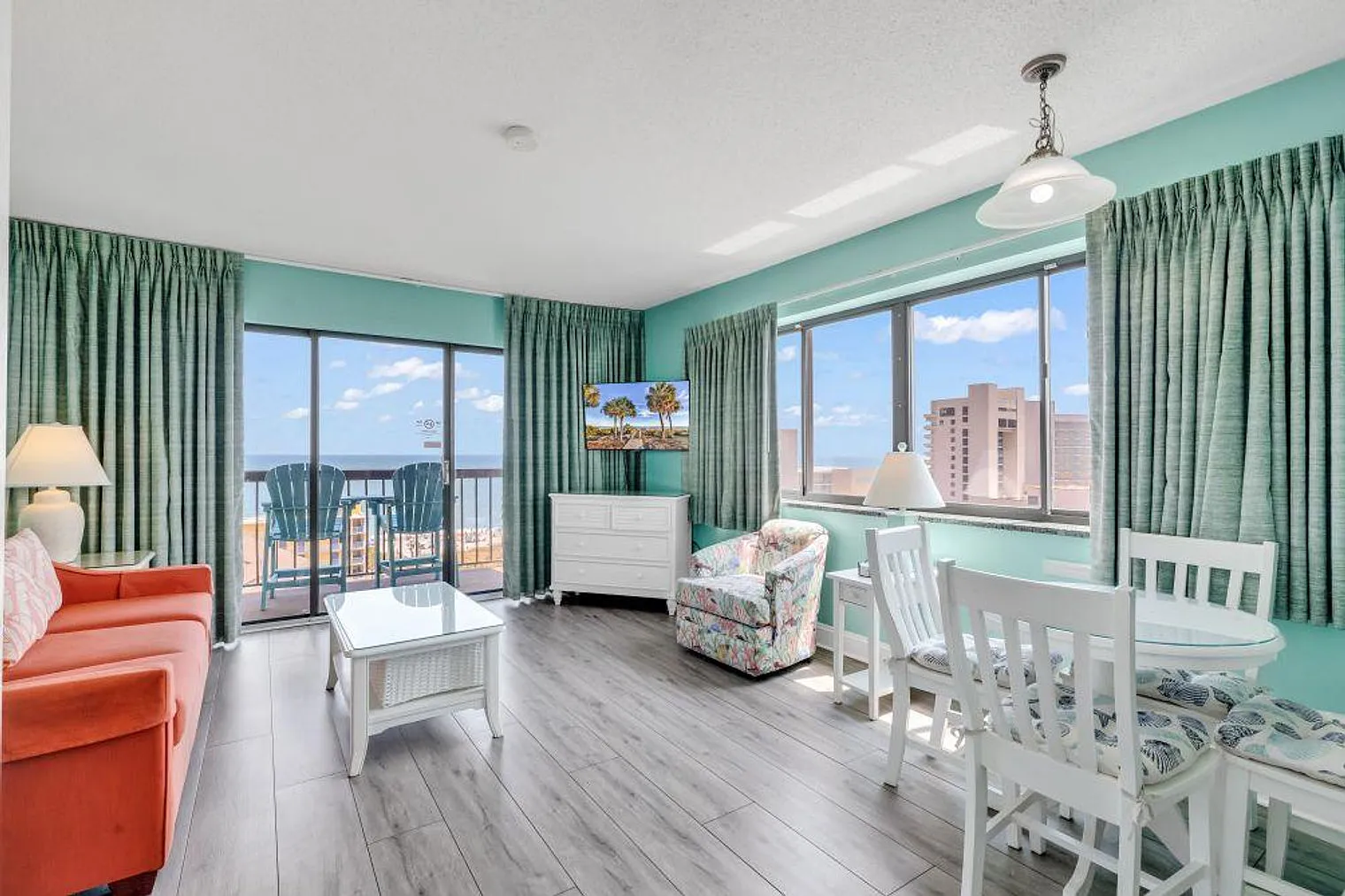 1 bed, 2.0 bath, 656 sqft, $9,803 — Photo 2