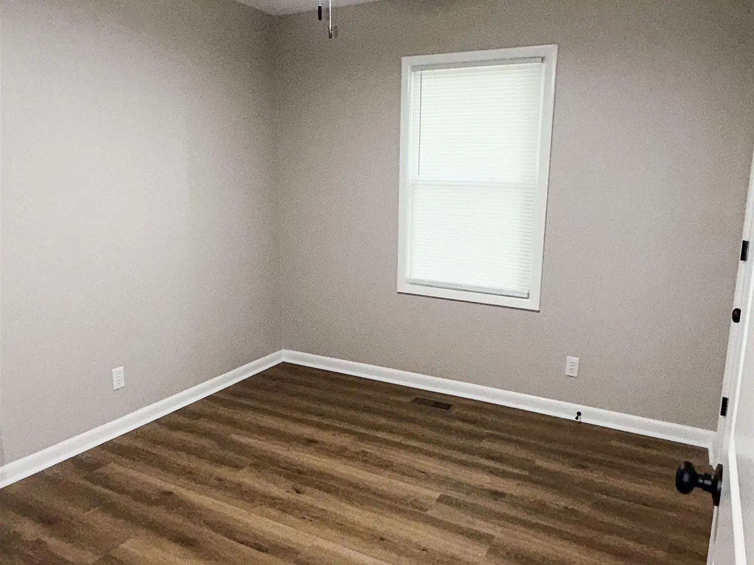 4 bed, 1.5 bath, 1107 sqft, $1,275 — Photo 4