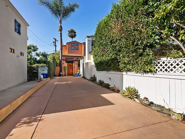 618 Gravilla Pl — Photo 7