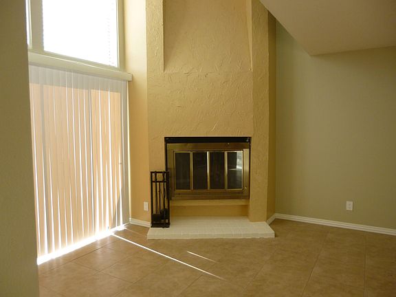 Livingroom with Vaulted Ceiling