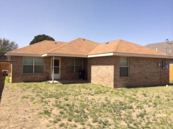 5th image of 2216 Oleander Ln