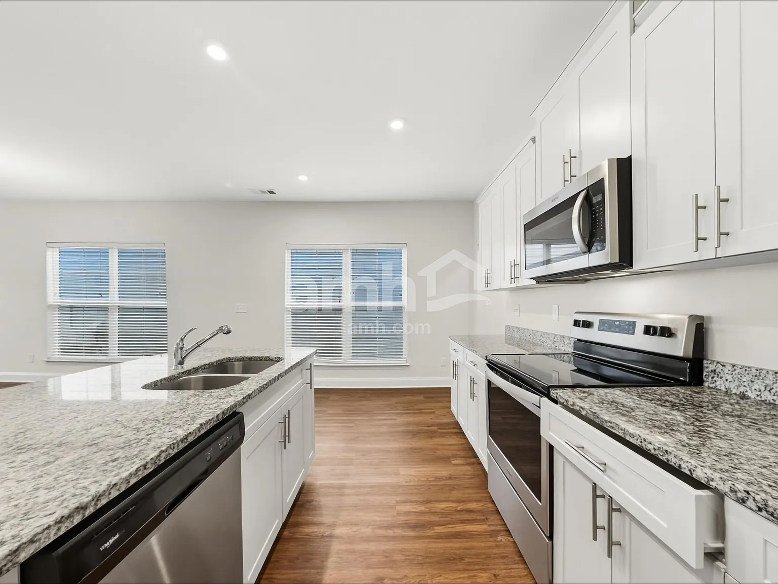 4 bed, 2.5 bath, 2149 sqft, $2,325 — Photo 4