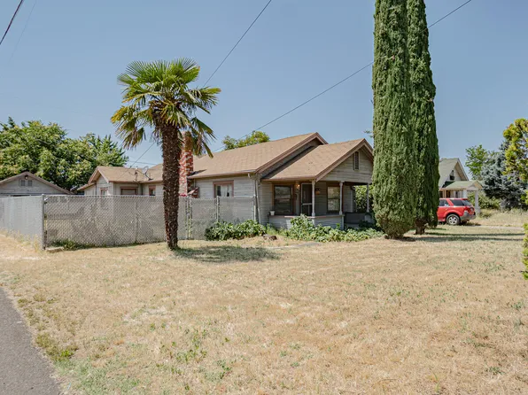 13 Kenwood Ave, Medford, OR 97501