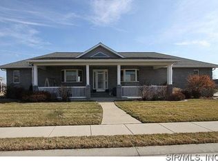 55 Wren Dr, Highland, IL 62249