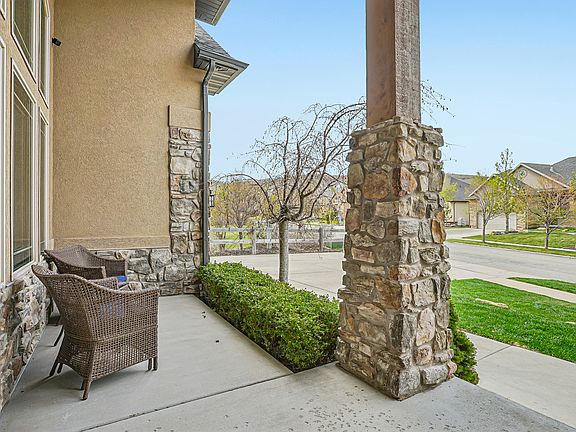 2nd image of 2184 E Eagle Crest Dr