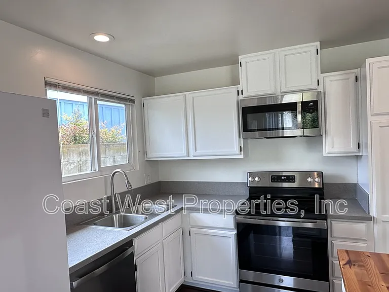 4062 Conrad Ave — Photo 10