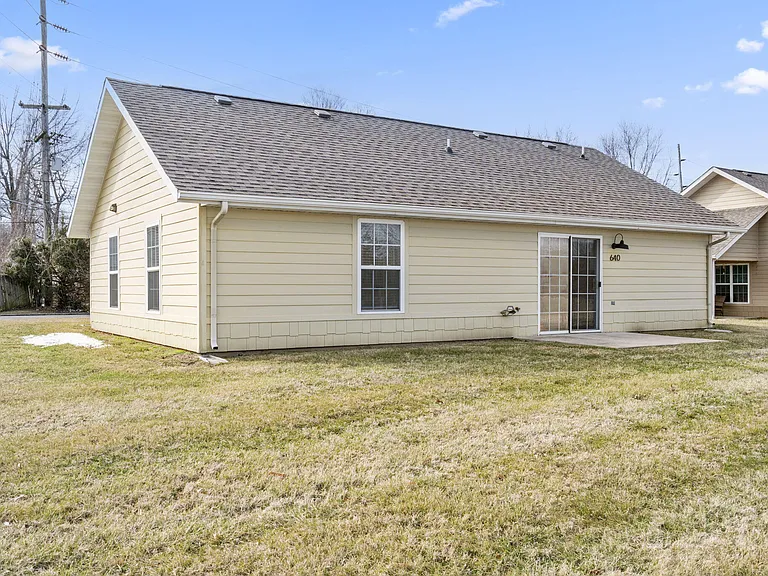 640 E Sunset St — Photo 24