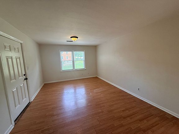 3rd image of 1414 Marguerite Ave APT 4