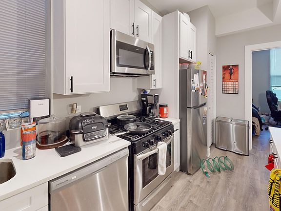 4th image of 1345 N Bosworth Ave APT 1R