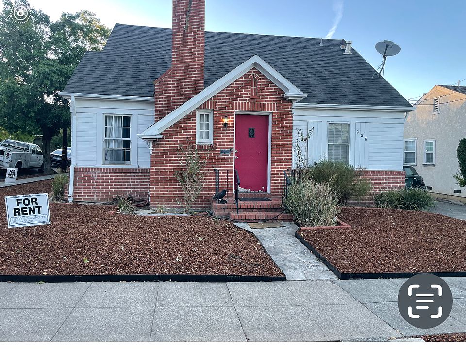 2nd image of 206 Dana St