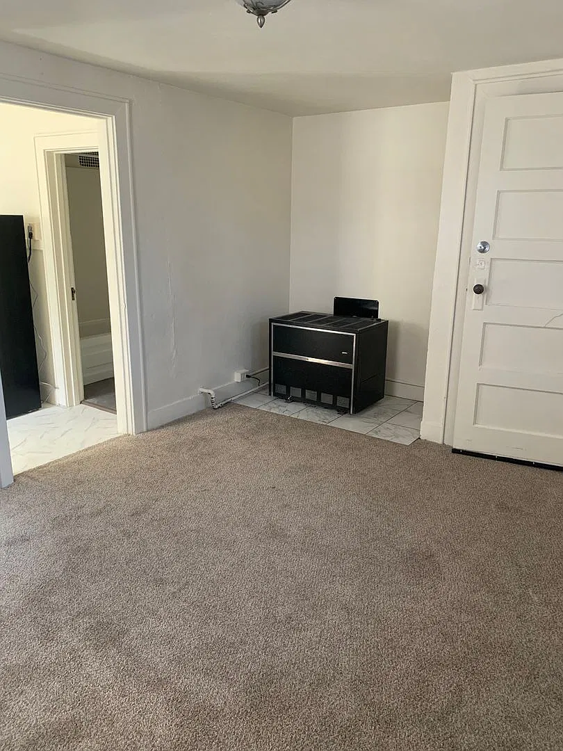 912 Capitol Ave — Photo 2