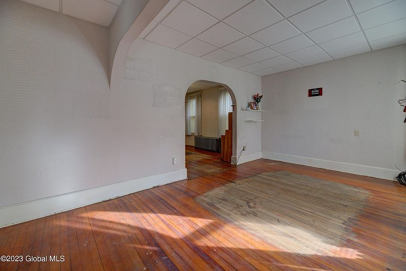 4th image of 17 White Street
