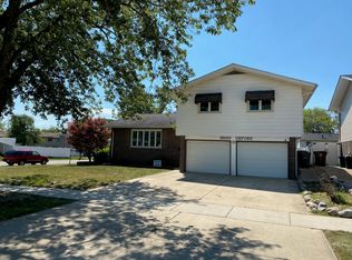 15100 Oxford Dr, Oak Forest, IL 60452